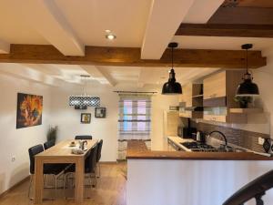 Kuchyň nebo kuchyňský kout v ubytování M&K Apartman Rovinj + 27 fotografií