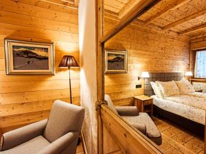 Ένα ή περισσότερα κρεβάτια σε δωμάτιο στο Hotel Breithorn