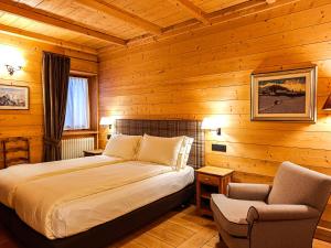 Ένα ή περισσότερα κρεβάτια σε δωμάτιο στο Hotel Breithorn