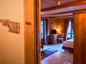 Ένα ή περισσότερα κρεβάτια σε δωμάτιο στο Hotel Breithorn