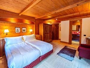 Ένα ή περισσότερα κρεβάτια σε δωμάτιο στο Hotel Breithorn