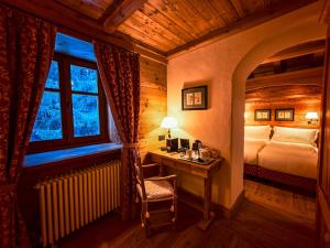Ένα ή περισσότερα κρεβάτια σε δωμάτιο στο Hotel Breithorn