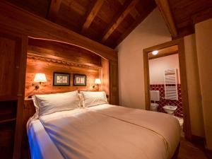 Ένα ή περισσότερα κρεβάτια σε δωμάτιο στο Hotel Breithorn