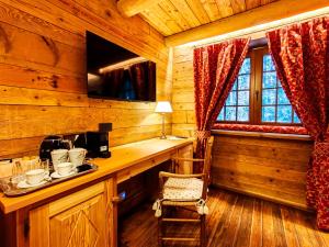 Příslušenství pro přípravu čaje a kávy v ubytování Hotel Breithorn + 37 fotografií