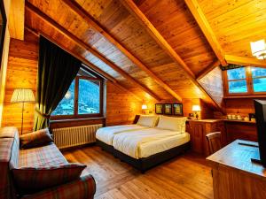 Ένα ή περισσότερα κρεβάτια σε δωμάτιο στο Hotel Breithorn