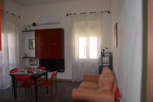 a living room with a couch and a table at casa vacanze ilcieloprivato in Calasetta