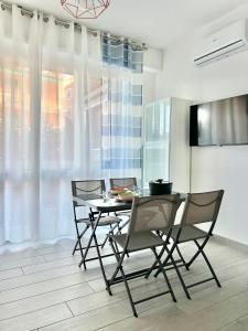 a dining room with a table and four chairs at Casa Quarta in Camogli