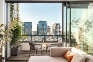 Khu vực ghế ngồi tại ULIVE Boutique ApartHotel