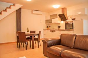 Kuchyň nebo kuchyňský kout v ubytování Holiday Home Puteus