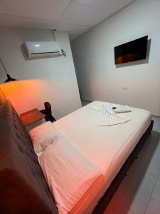 Voodi või voodid majutusasutuse Hotel Almalu toas