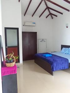 Postel nebo postele na pokoji v ubytování Thenu Homestay