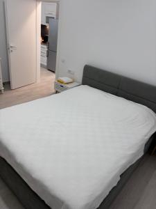 Ένα ή περισσότερα κρεβάτια σε δωμάτιο στο Smart Home Apartment