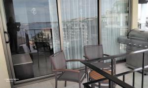 Medano Beach suites的休息区