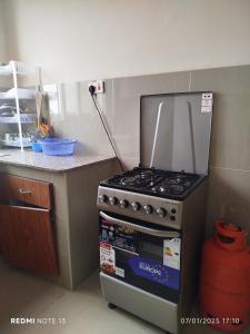 Η κουζίνα ή μικρή κουζίνα στο Kings square apartments