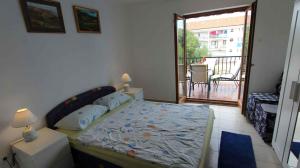 Postel nebo postele na pokoji v ubytování Apartments in Malinska - Insel Krk 14421