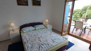 Postel nebo postele na pokoji v ubytování Apartments in Malinska - Insel Krk 14421