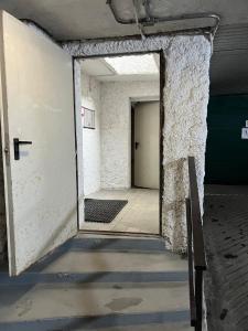 an empty hallway with a door in a building at Casa di Cricci in Sestriere