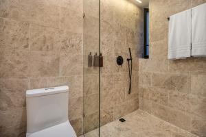 A bathroom at LIN Boutique Hotel by HOUSY HOST
