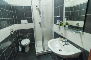 Koupelna v ubytování Hotel Leone
