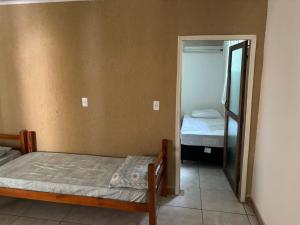 Postel nebo postele na pokoji v ubytování Recanto Pousada JU&JU com piscina COMPARTILHADA