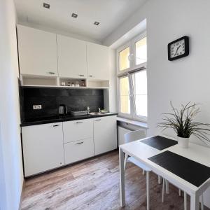 Kuchnia lub aneks kuchenny w obiekcie Stay99