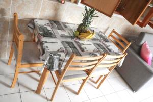 Posezení v ubytování Appartement charmant au cœur du Gosier, vue sur la montagne + 7 fotografií