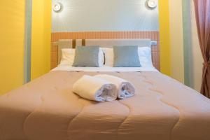 Letto o letti in una camera di Leopardi Design with 2 bathrooms