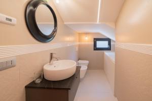 Bagno di Leopardi Design with 2 bathrooms
