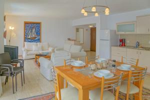 a kitchen and living room with a table and chairs at Mona Apart with sea platform in Yarim Adası
