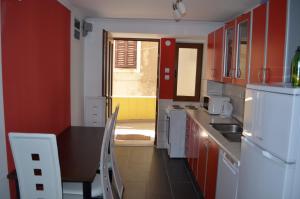 Kuchyň nebo kuchyňský kout v ubytování Apartment Željko
