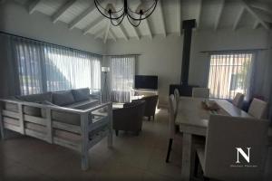 a living room with a couch and a table at Hermosa casa en Costa Esmeralda in Costa Esmeralda