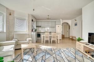 Predel za sedenje v nastanitvi Kotor Vista Seaview apartment by MN Property