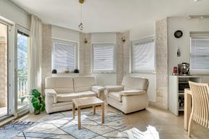Predel za sedenje v nastanitvi Kotor Vista Seaview apartment by MN Property