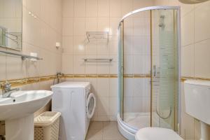 Kopalnica v nastanitvi Kotor Vista Seaview apartment by MN Property