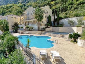 Bazén v ubytování Kotor Vista Seaview apartment by MN Property nebo v jeho okolí