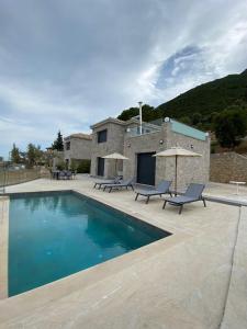 Imagen de la galería de Ionian Stone Luxury Villas, en Nikiana