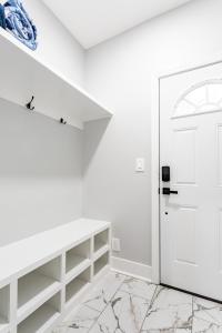 新罗谢尔Modern Escape 3BR Apt with Parking的相册照片