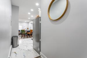 新罗谢尔Modern Escape 3BR Apt with Parking的相册照片