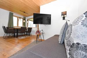 A television and/or entertainment centre at Panoramahof Bergglück