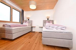 A bed or beds in a room at Panoramahof Bergglück