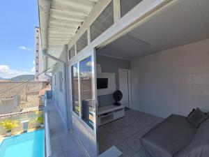 Imagine din galeria proprietății Edícula completa com piscina în Mongaguá