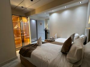 Кровать или кровати в номере Camel Pyramids View Inn