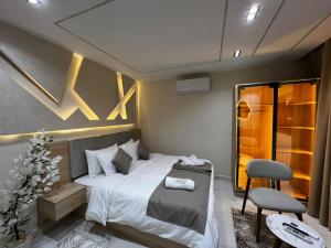 Кровать или кровати в номере Camel Pyramids View Inn