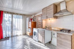 Køkken eller tekøkken på Appartement 2 pièces, plain-pied, équipé, avec parkings, Réservation minimum 3 nuits