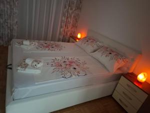 Postel nebo postele na pokoji v ubytování Apartman Atina Doboj
