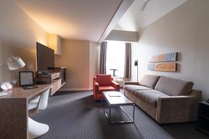 Prostor za sedenje u objektu Adara Hotel