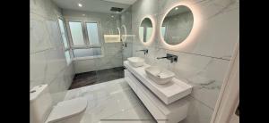 Kúpeľňa v ubytovaní MI CAPRICHO B12 -Luxury Beachfront Apartment- Costa del Sol