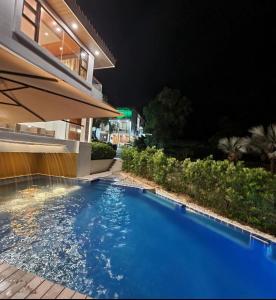 Hồ bơi trong/gần Villa alex33
