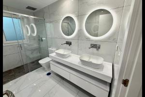 Kúpeľňa v ubytovaní MI CAPRICHO A12 - Luxury Beachfront Apartment- Costa del Sol
