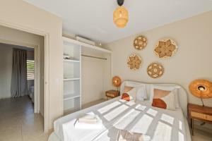 Ένα ή περισσότερα κρεβάτια σε δωμάτιο στο Alma Curacao +11 φωτογραφίες